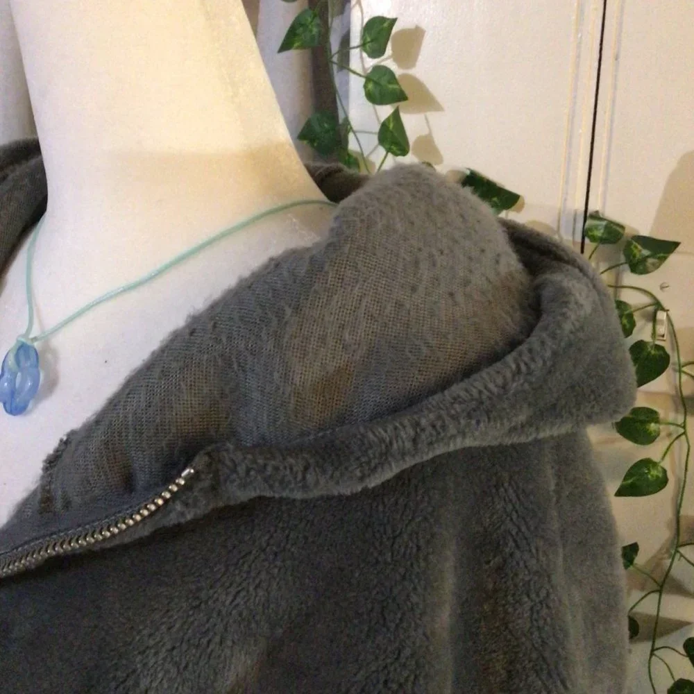 Soft Cropped Sweater - Picture 3 of 3
